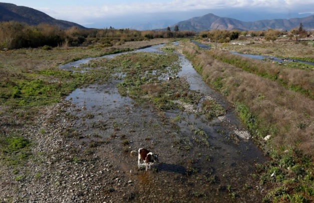 Gobierno limita riego de más de cuatro mil agricultores para evitar racionamiento de agua potable en Valparaíso